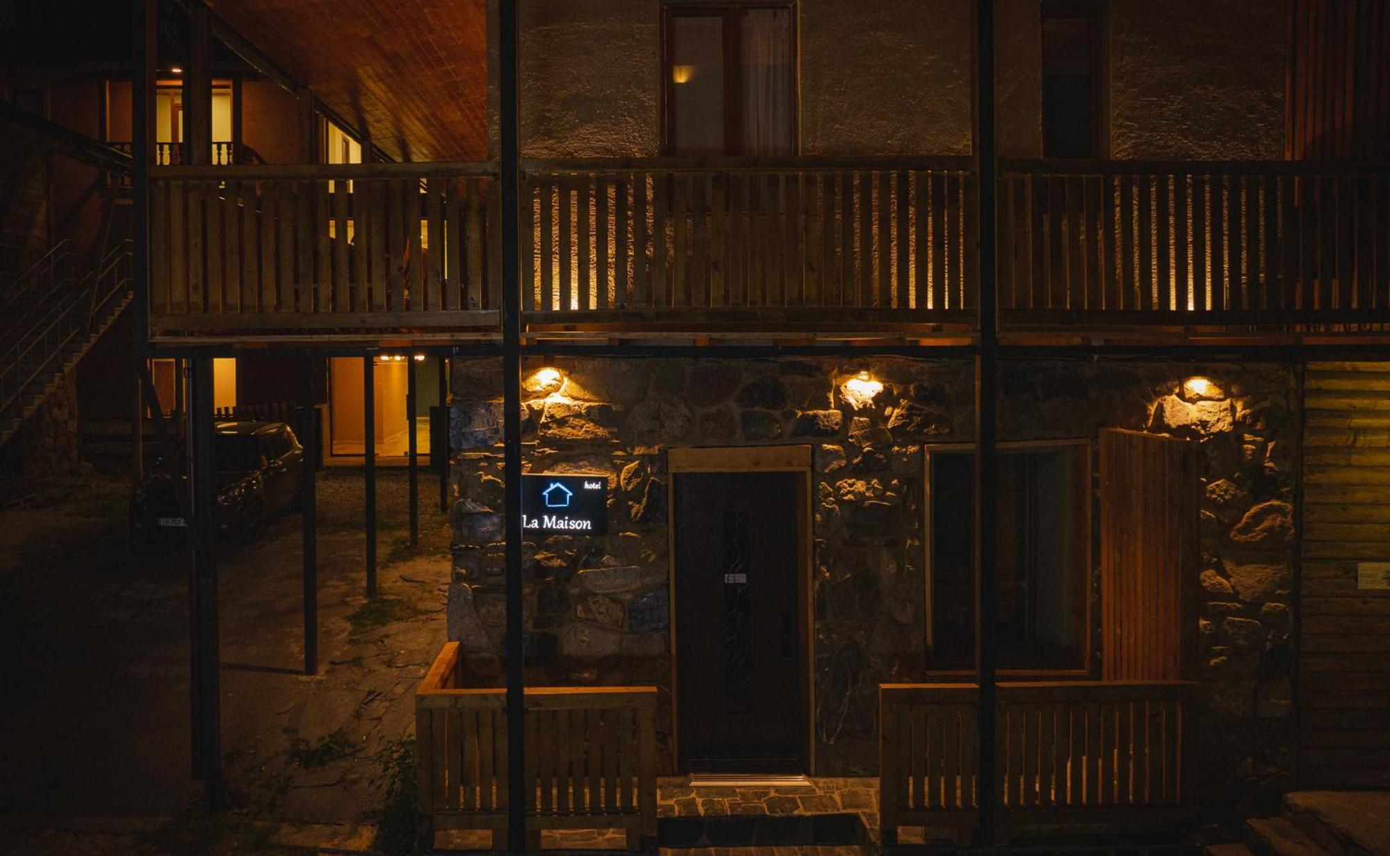 La Maison Mestia Buitenkant foto